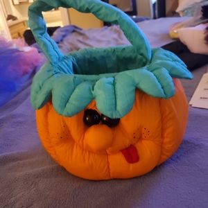Pumpkin trick or treat pail w/ 9 Halloween accesso